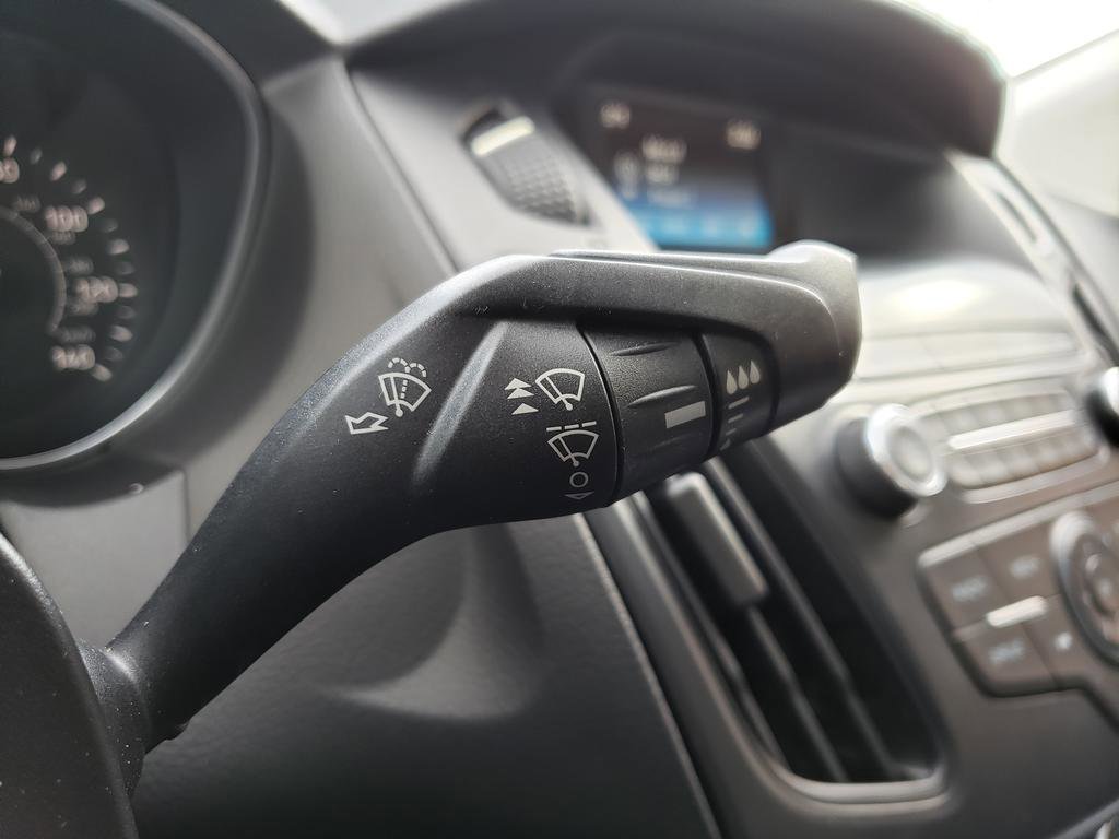 Used 2018 Ford Focus SE w/ SE Appearance Package image 25