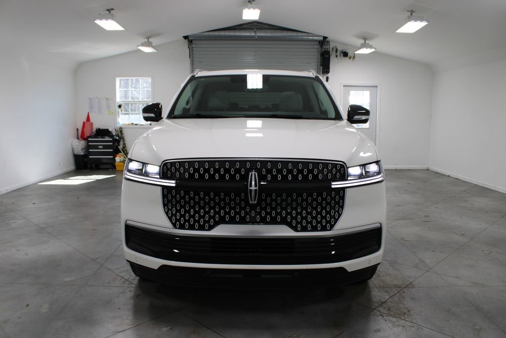 New 2026 Lincoln Navigator L Reserve AWD/4WD image 2