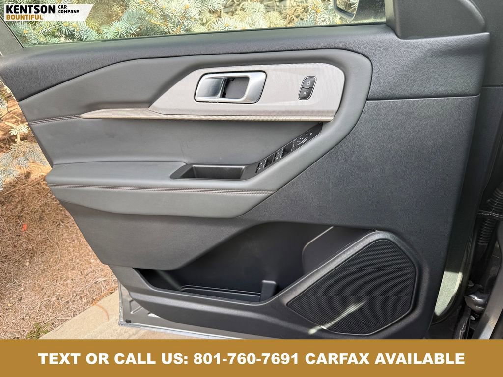 Used 2025 Ford Explorer Active AWD/4WD image 21