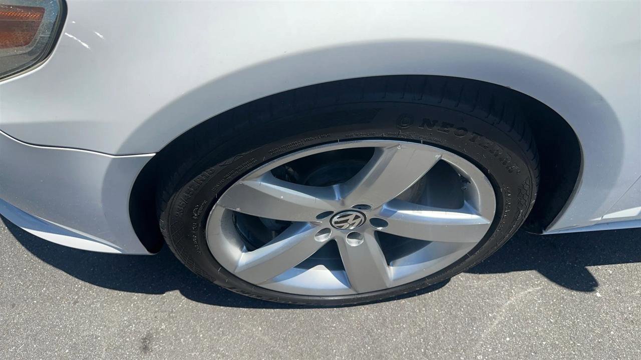 Used 2011 Volkswagen CC Lux Plus FWD image 11