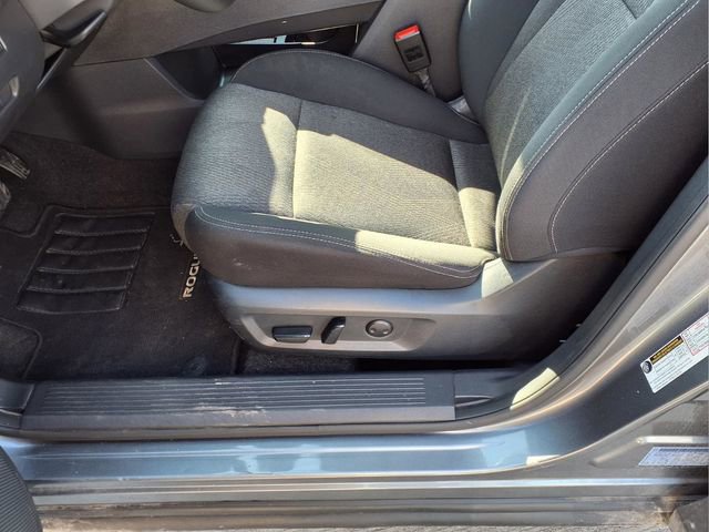 Used 2025 Nissan Rogue SV image 19