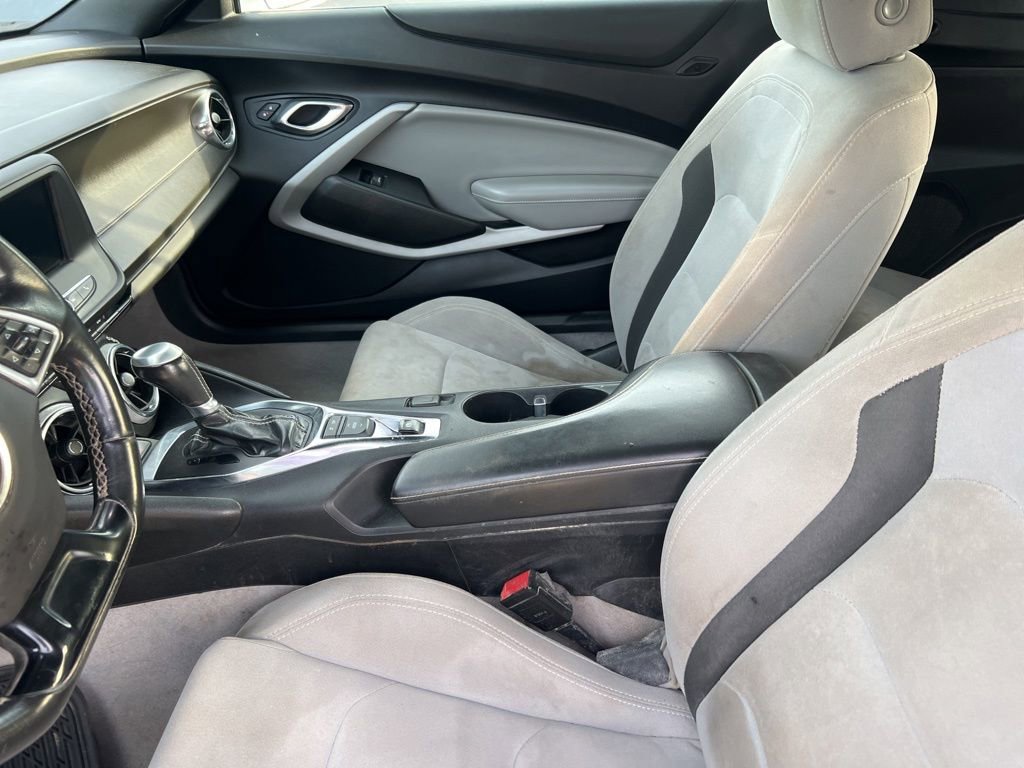 Used 2020 Chevrolet Camaro LT RWD image 9