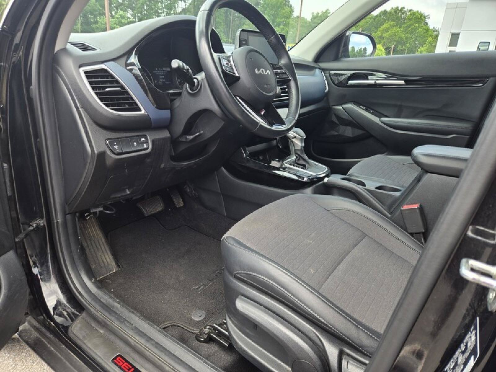 Used 2023 Kia Seltos S FWD image 18
