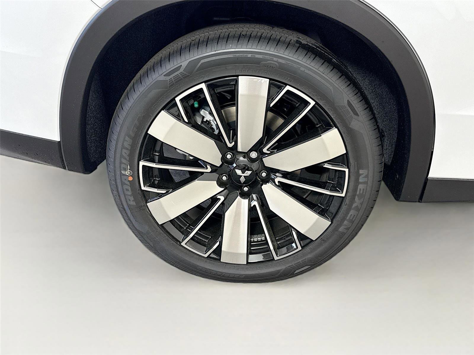 New 2026 Mitsubishi Outlander SE image 30