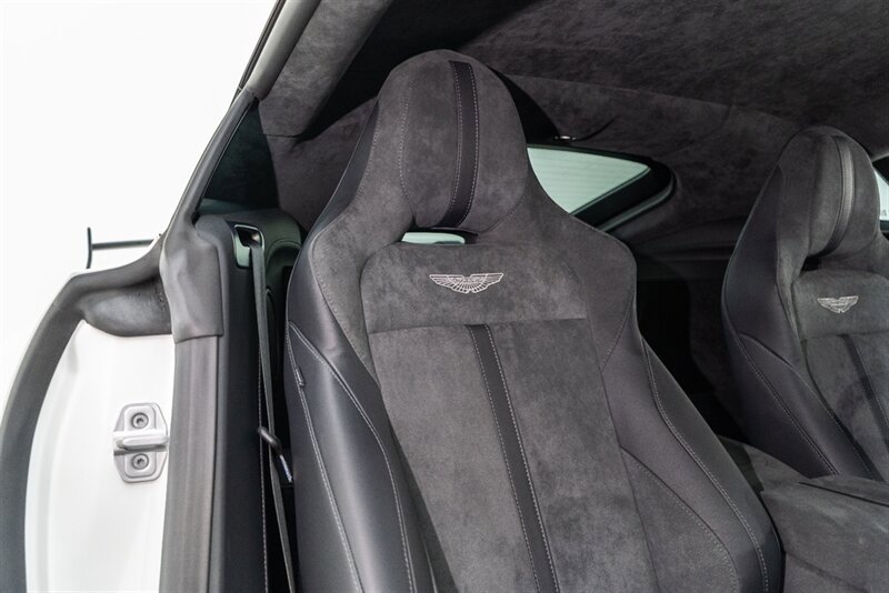 Used 2023 Aston Martin V8 Vantage Coupe RWD image 36