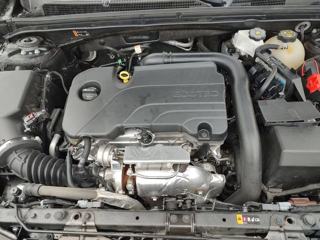 Used 2023 Chevrolet Malibu LT FWD image 32