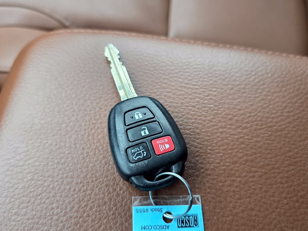 Used 2018 Toyota Sequoia Platinum AWD/4WD image 38