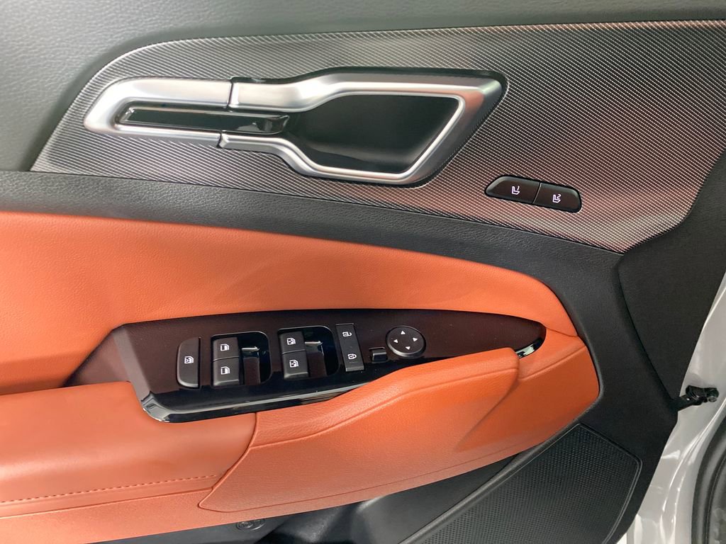 Certified 2025 Kia Sportage SX image 12