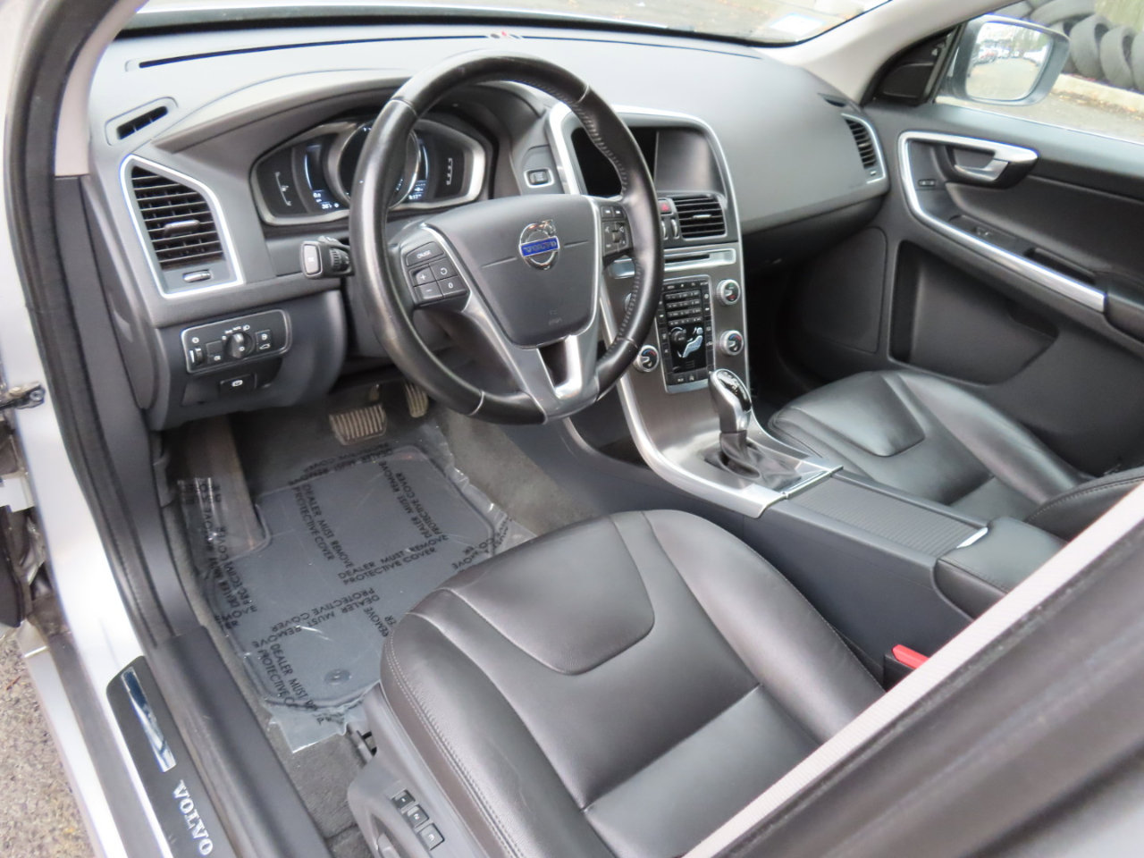 Used 2016 Volvo XC60 T6 image 7