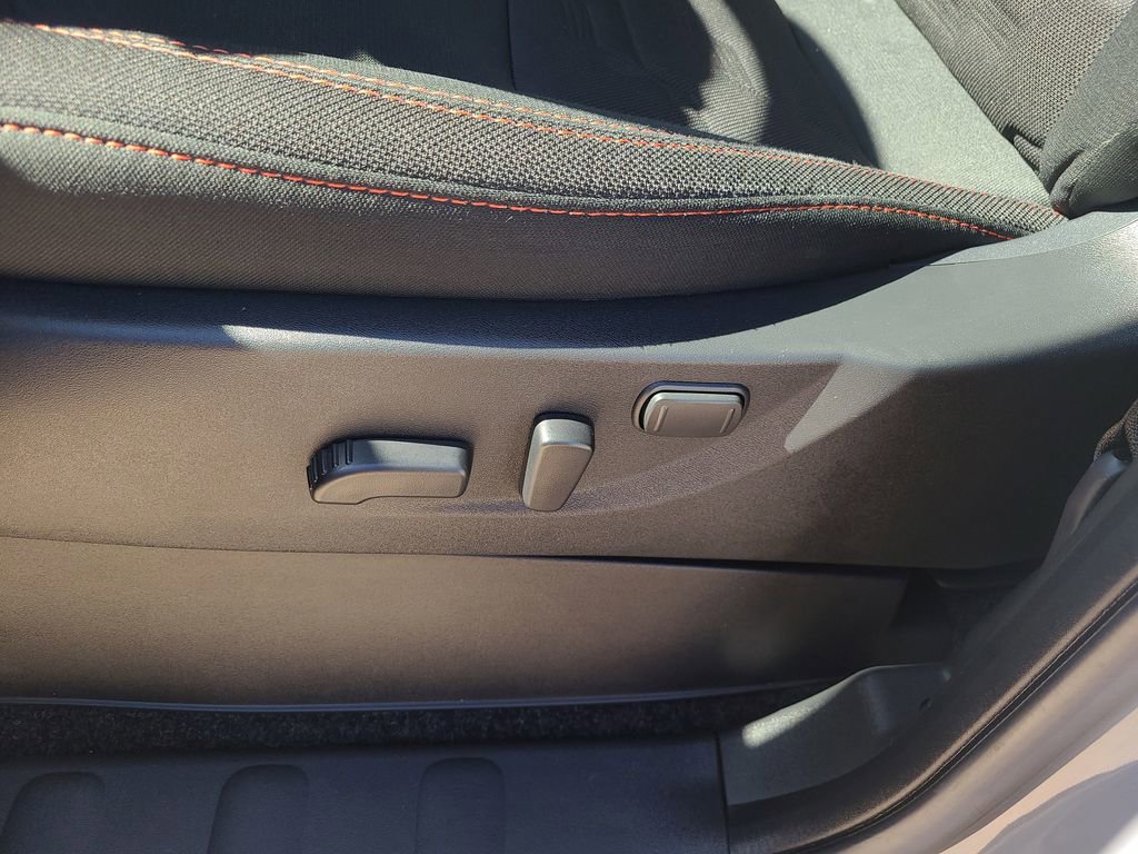 Used 2025 Nissan Frontier PRO-4X AWD/4WD image 19