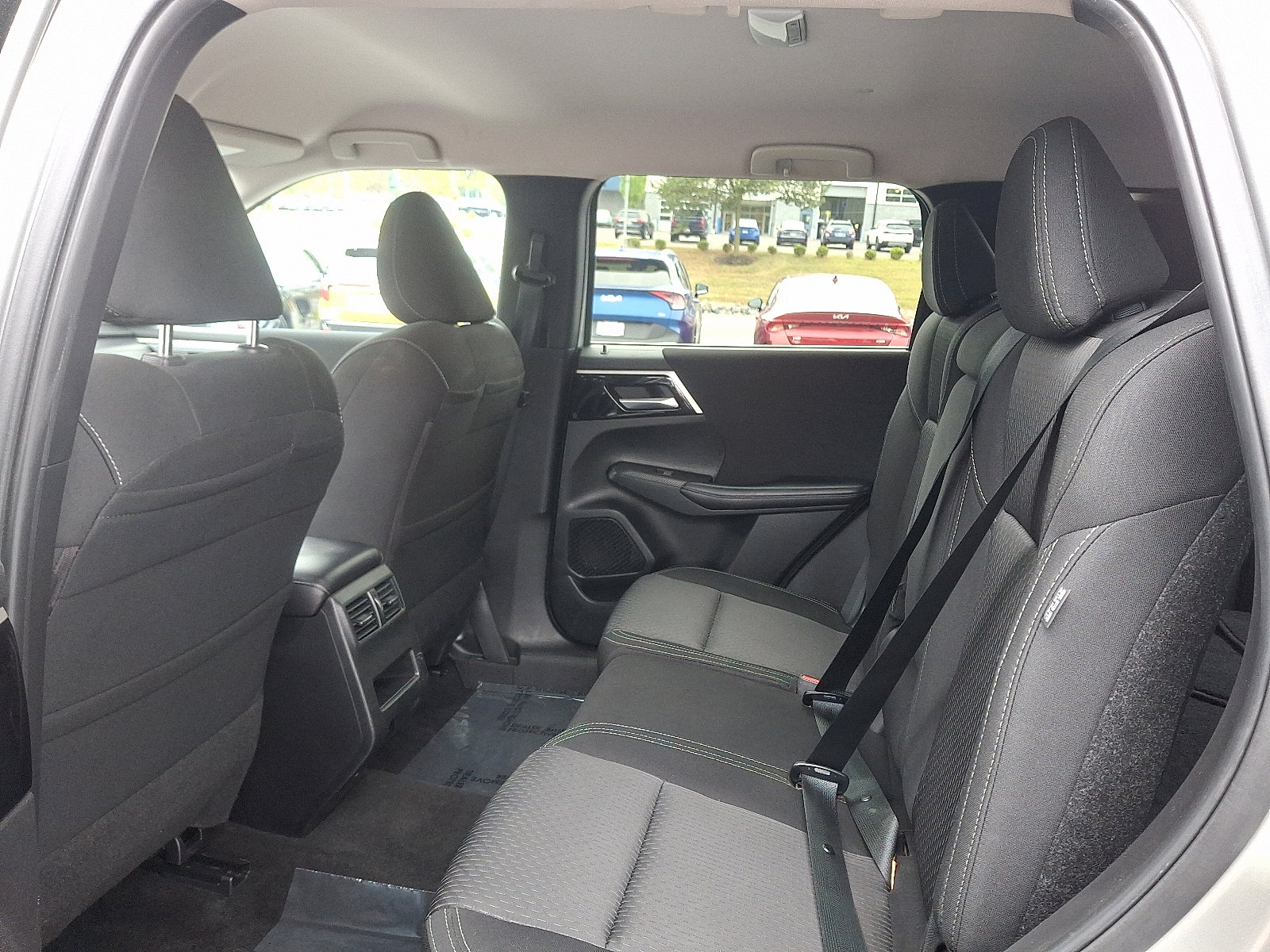 Used 2024 Mitsubishi Outlander ES image 10