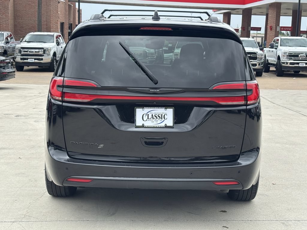 Used 2025 Chrysler Pacifica Limited FWD image 4