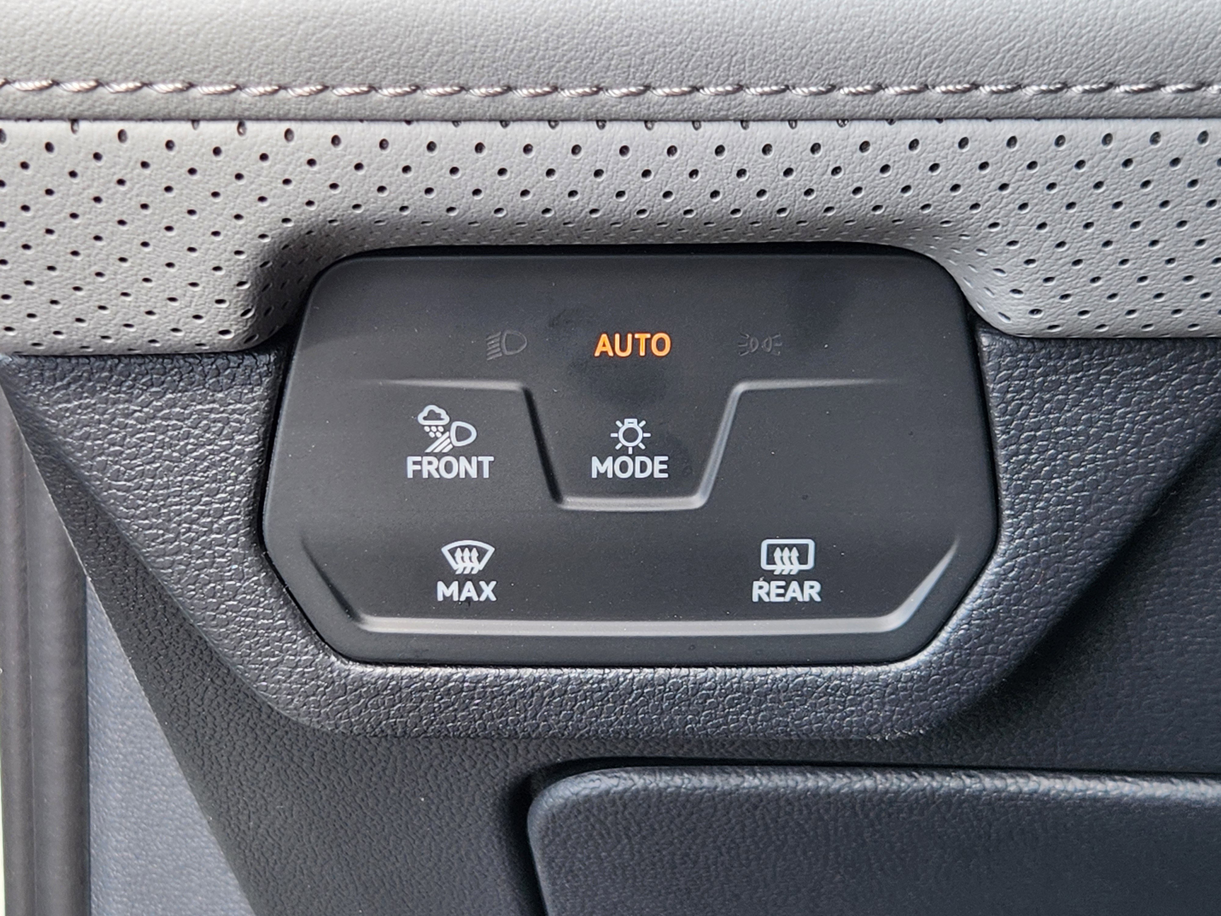 Certified 2025 Volkswagen Atlas Peak Edition SE AWD/4WD image 25