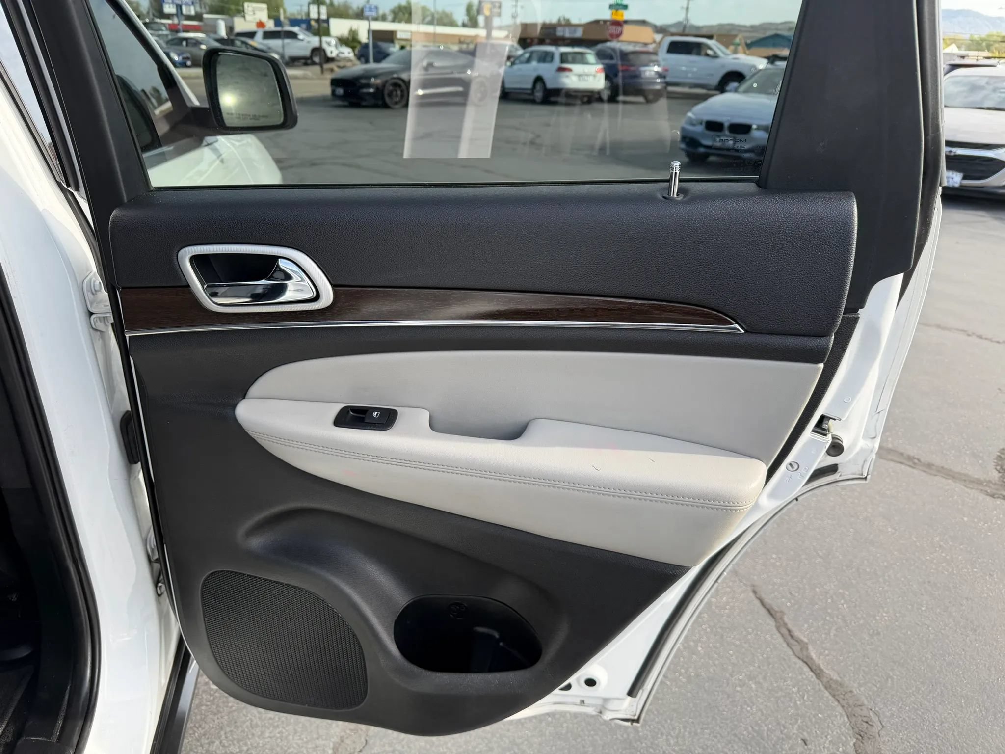 Used 2018 Jeep Grand Cherokee Limited RWD image 16