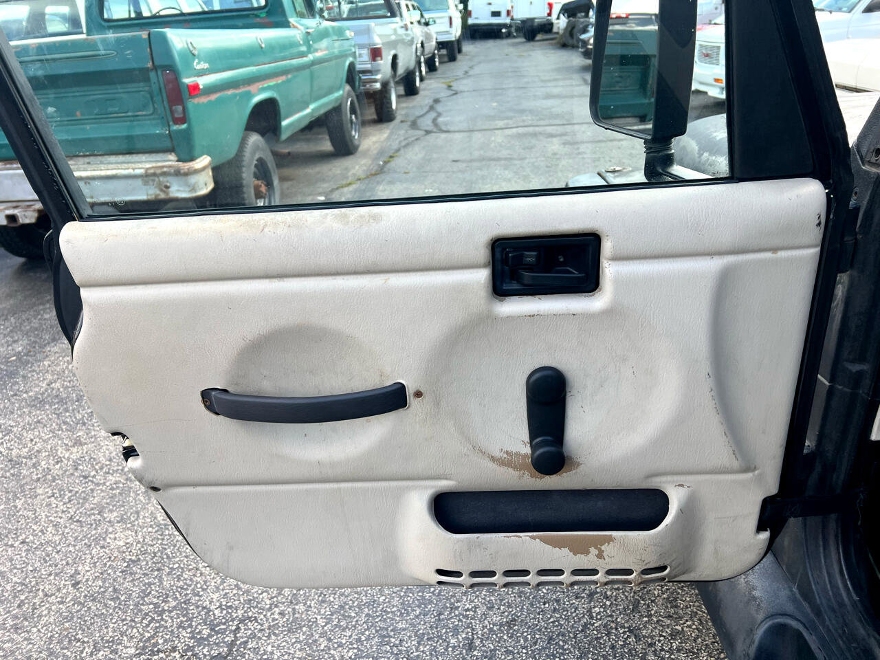 Used 2000 Jeep Wrangler Sahara image 8