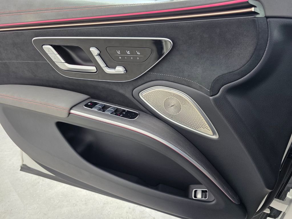 Used 2023 Mercedes-Benz EQS 580 4MATIC Sedan image 26