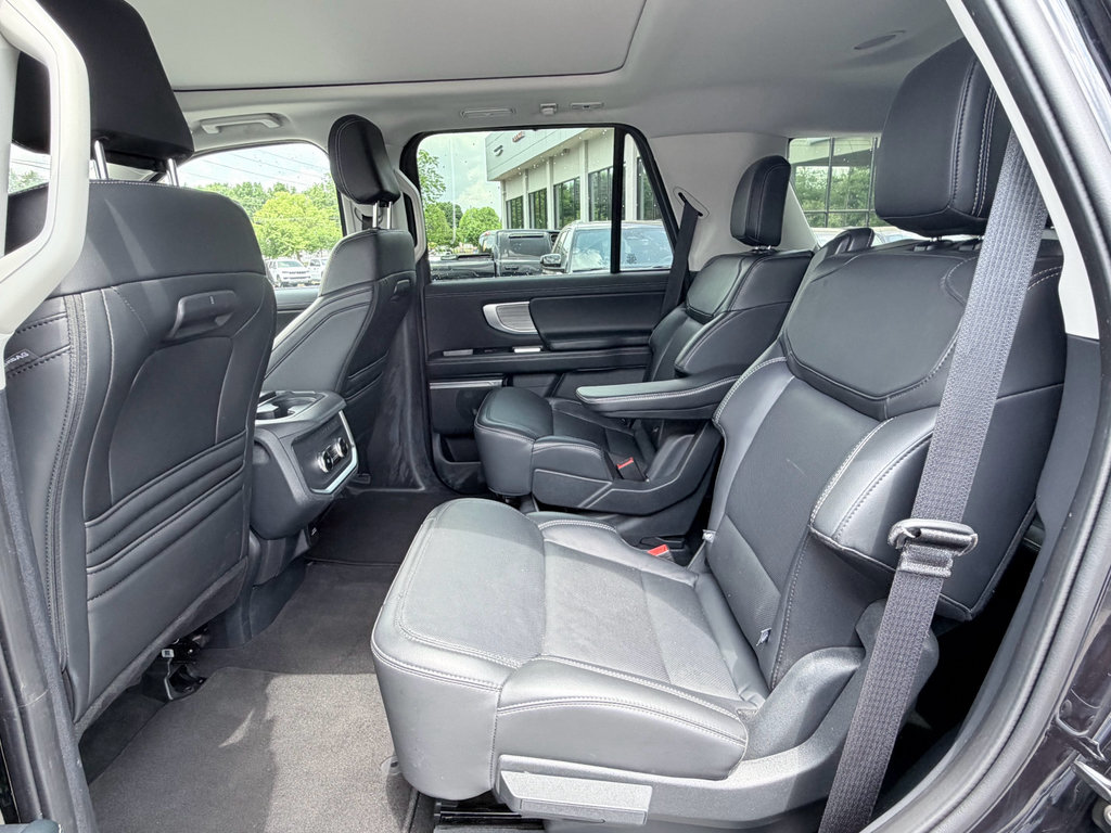 Used 2025 Ford Expedition Platinum AWD/4WD image 27