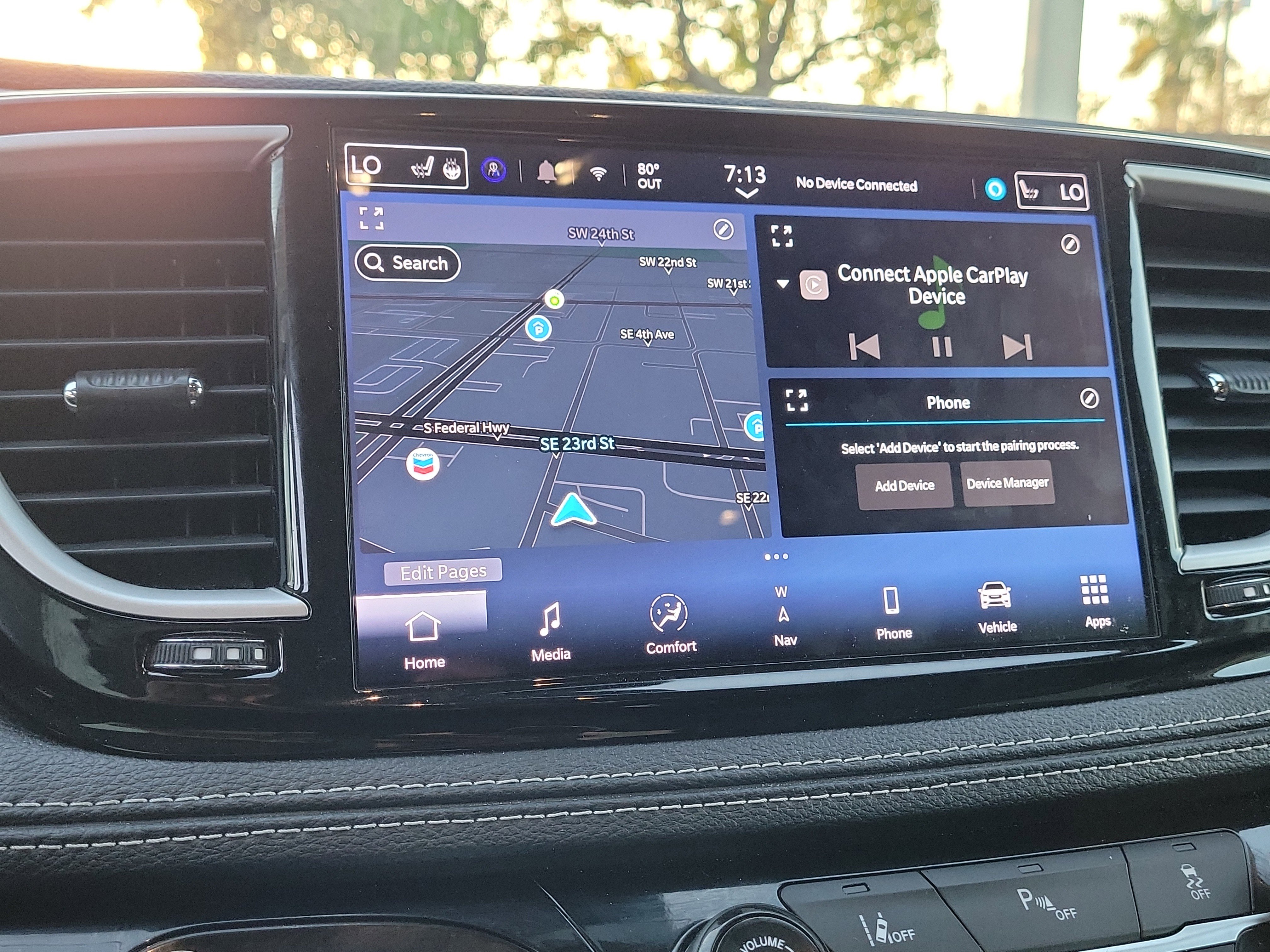 Used 2024 Chrysler Pacifica Select image 24