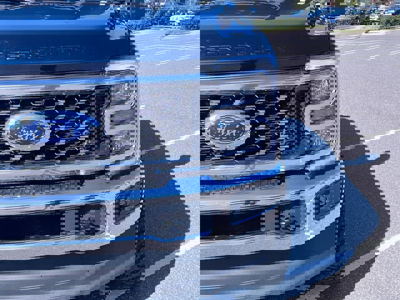 Used 2023 Ford F350 Lariat image 9