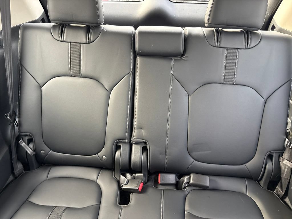 Used 2025 Honda Pilot Touring image 16