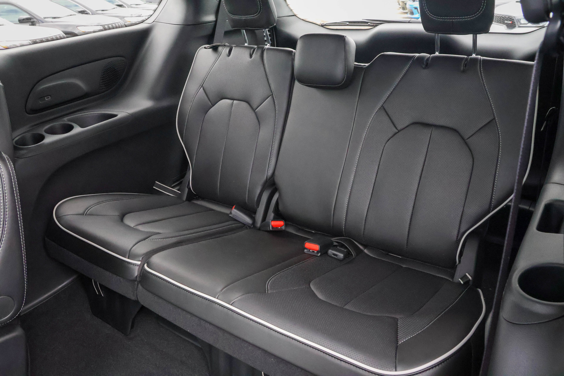 New 2027 Chrysler Pacifica Limited AWD/4WD image 14