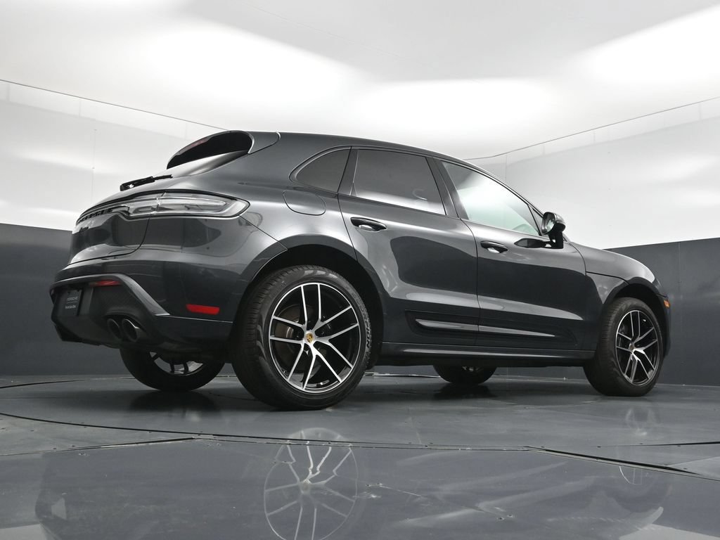 Certified 2025 Porsche Macan AWD/4WD image 28
