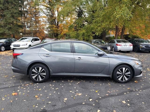 Used 2020 Nissan Altima 2.5 SV image 2