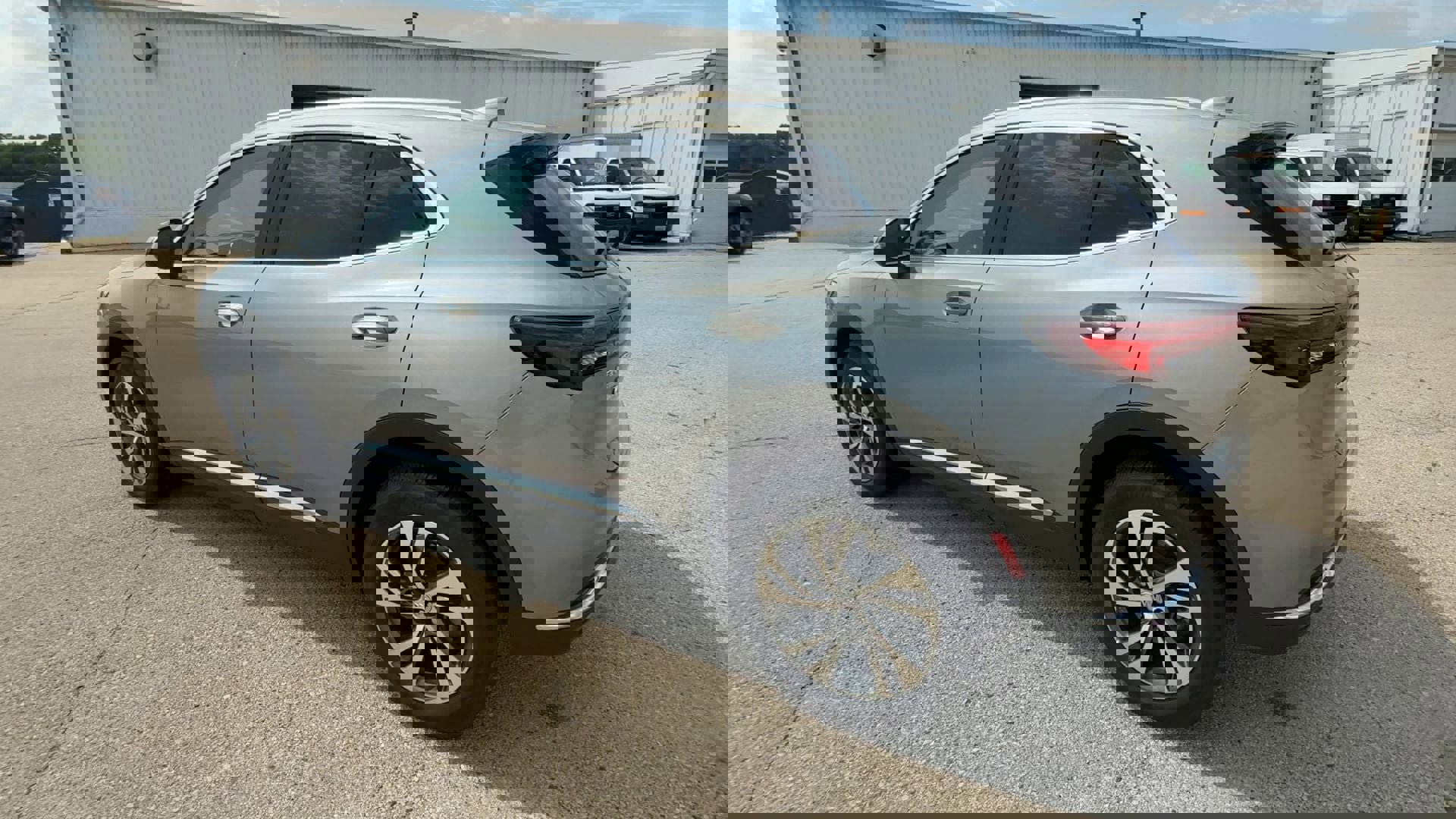 Used 2023 Buick Envision Essence image 6