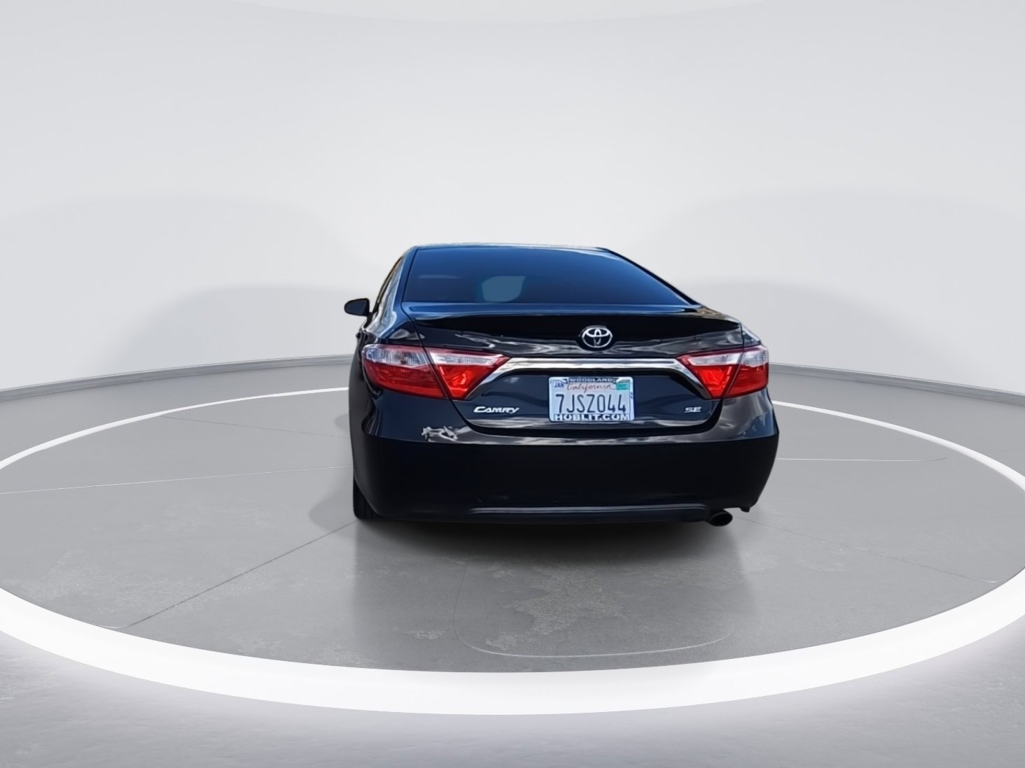 Used 2015 Toyota Camry SE image 6