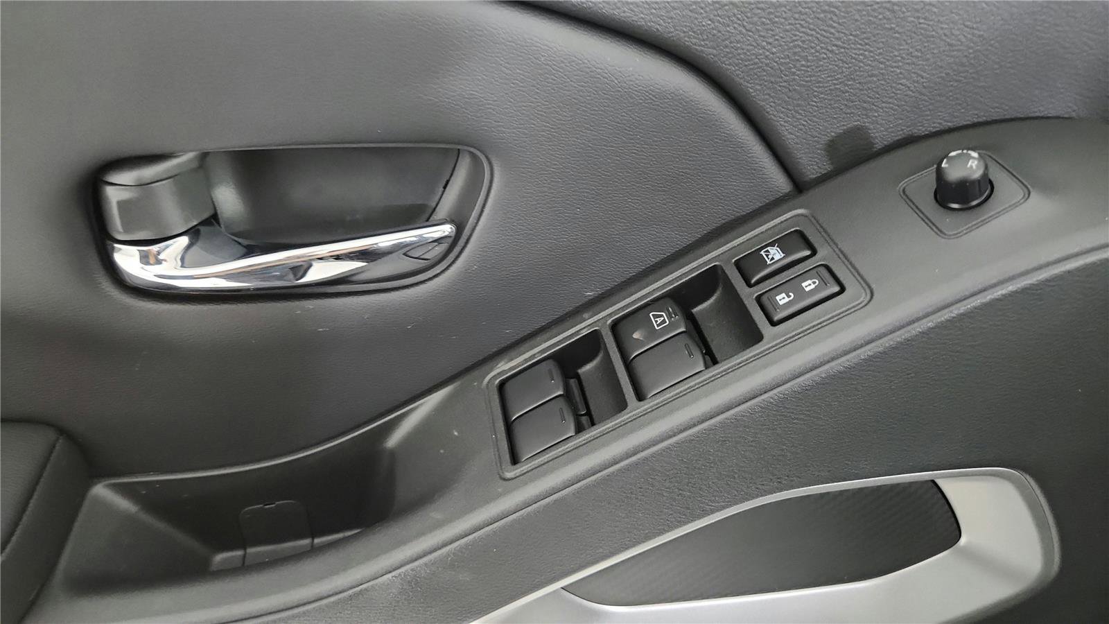 Certified 2025 Nissan Frontier SV image 14