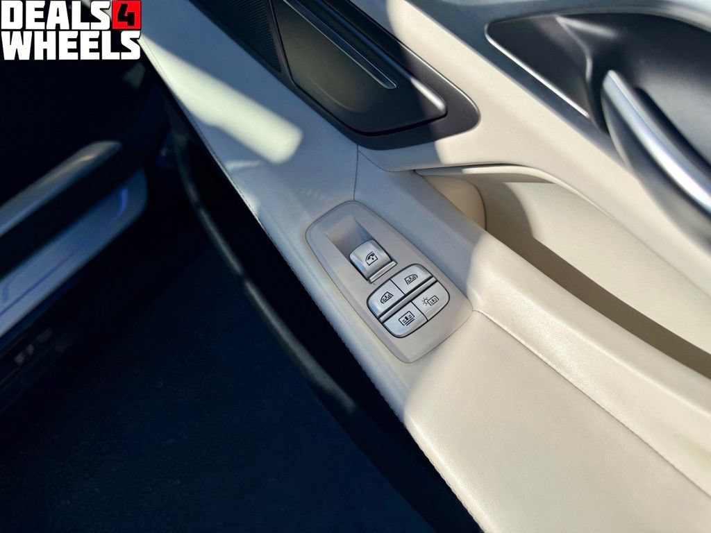 Used 2018 BMW 740i xDrive AWD/4WD image 25