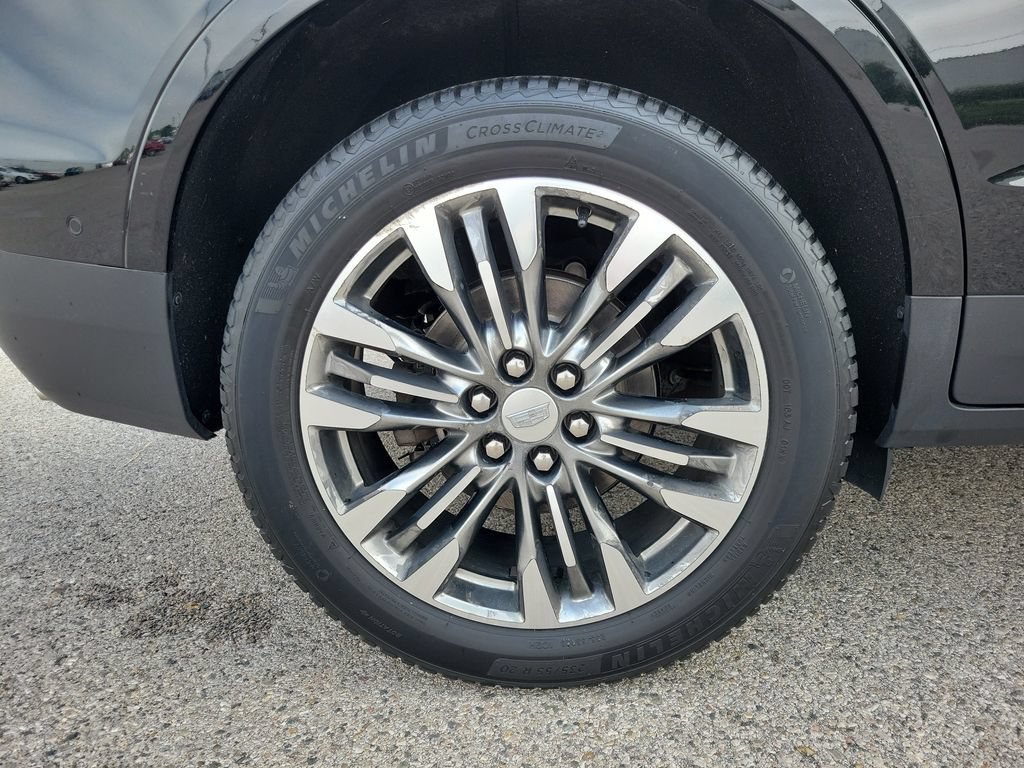 Used 2017 Cadillac XT5 Premium Luxury w/ Driver Assist Package AWD/4WD image 5