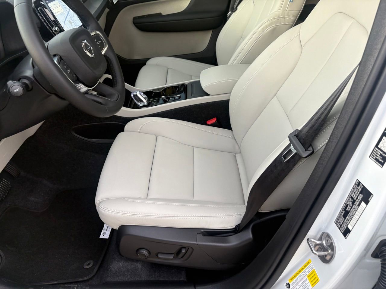 New 2026 Volvo XC40 B5 Plus w/ Protection Package Premier image 18