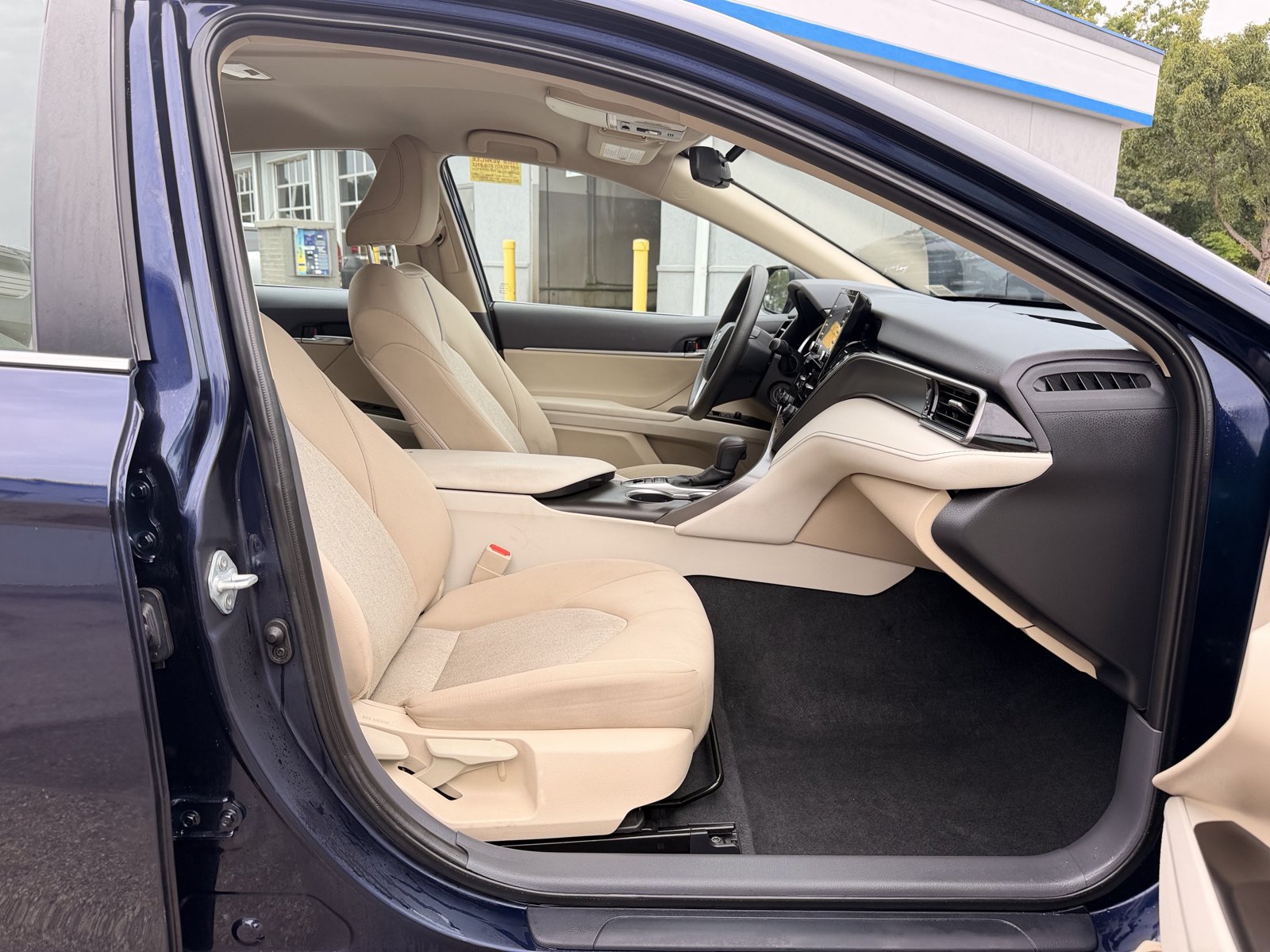Used 2022 Toyota Camry LE AWD/4WD image 32