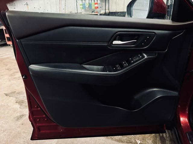 Used 2023 Nissan Rogue SL w/ SL Premium Package image 13