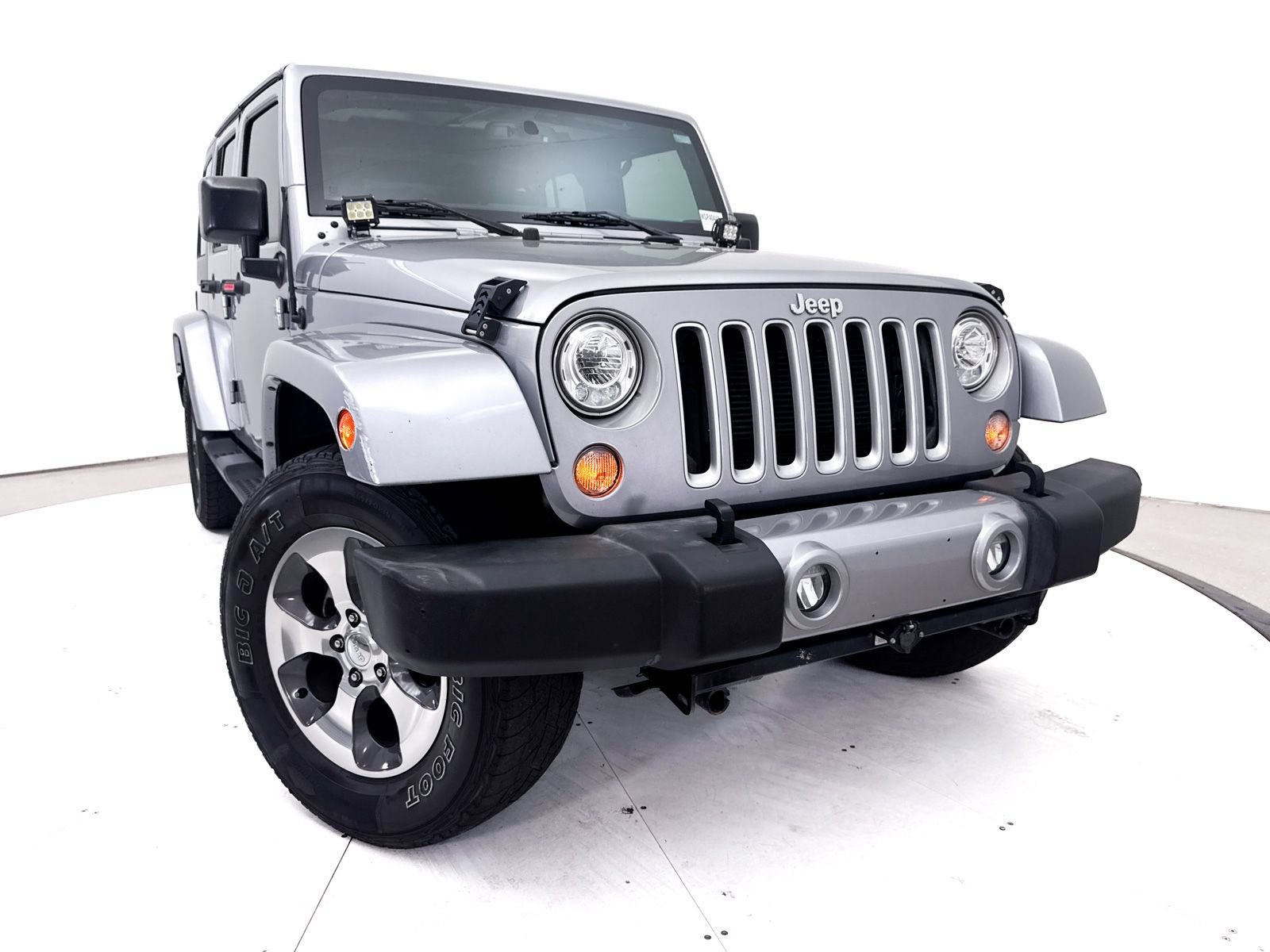 Used 2017 Jeep Wrangler Unlimited Sahara w/ Max Tow Package AWD/4WD image 5