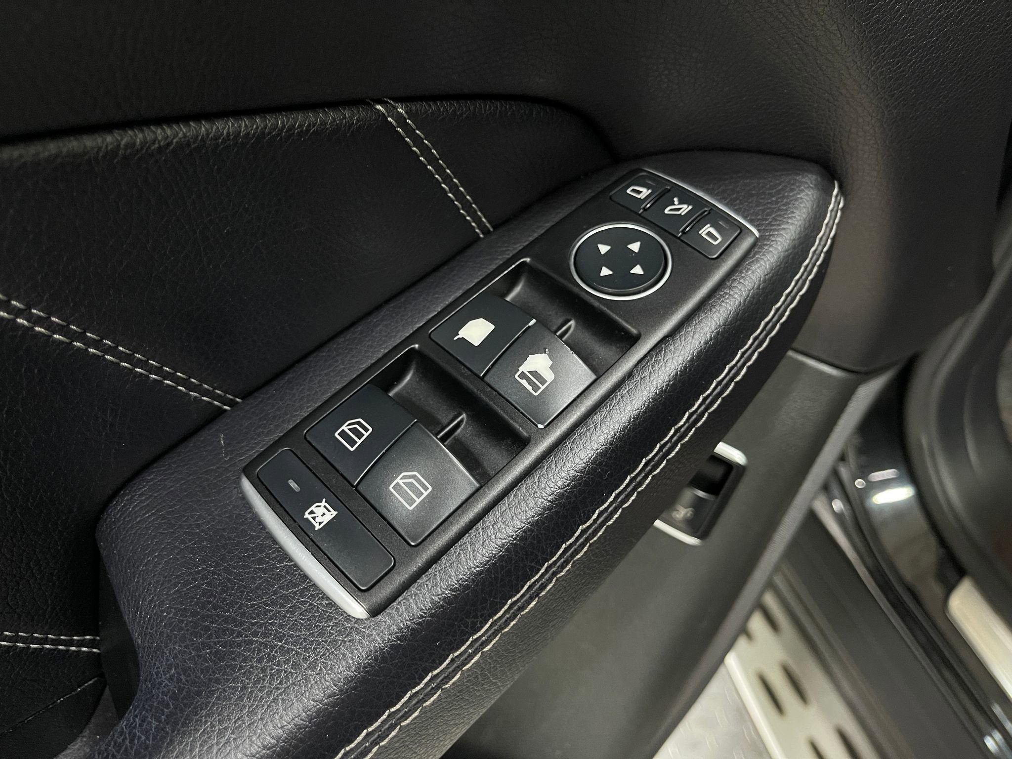 Used 2016 Mercedes-Benz GL 450 4MATIC w/ Premium I Package image 16