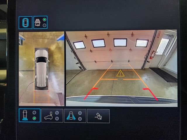 Used 2025 GMC Yukon XL Denali w/ Advanced Technology Package image 33