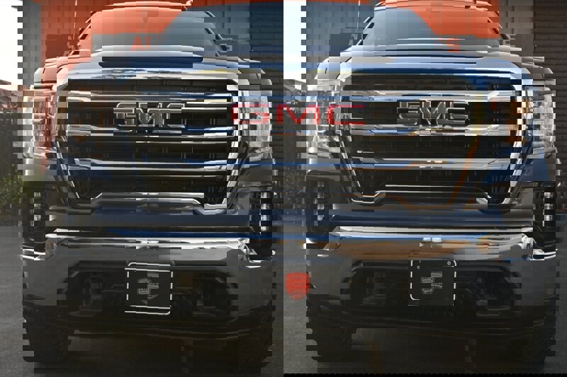 Used 2020 GMC Sierra 1500 SLE image 2