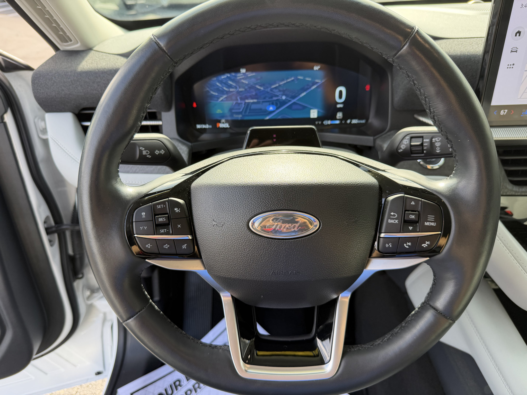 Used 2025 Ford Explorer Platinum w/ Ultimate Package AWD/4WD image 13