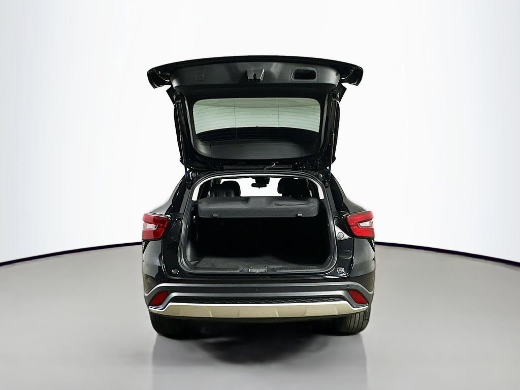 Used 2025 Chevrolet Trax LT w/ Driver Confidence Package image 35