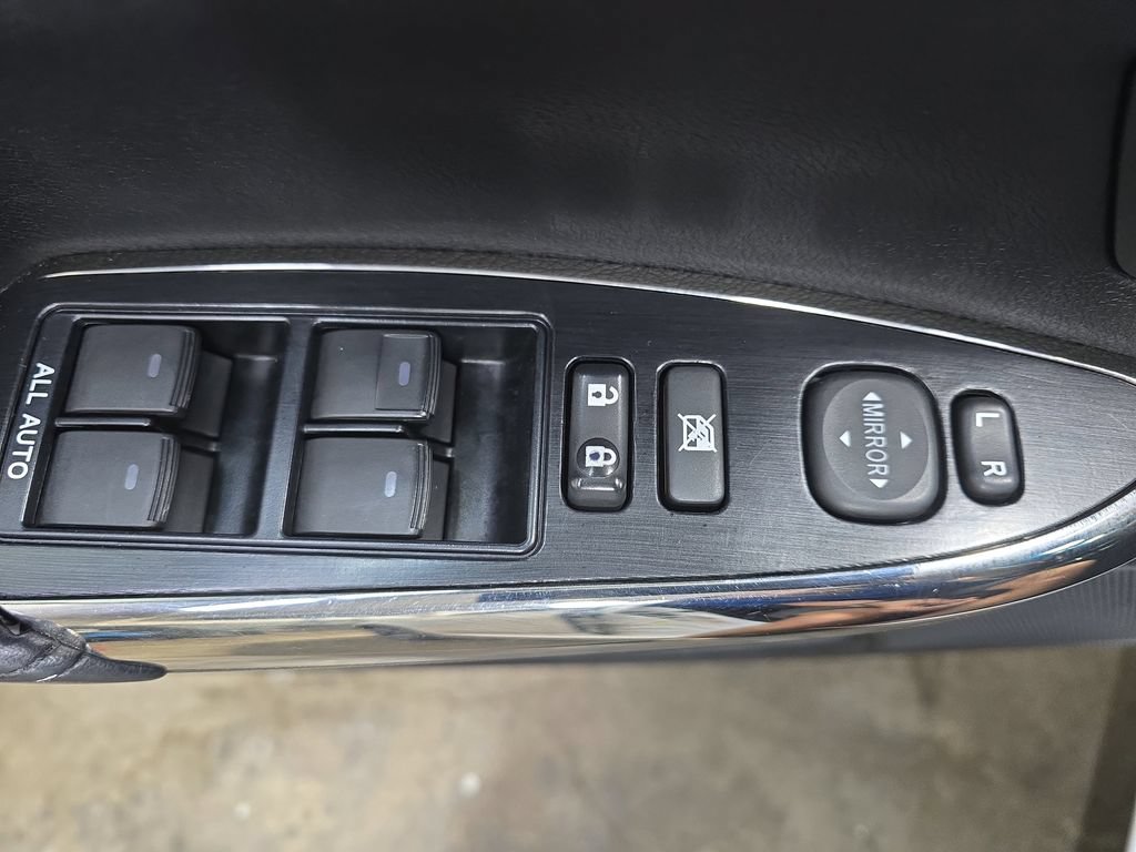 Used 2018 Toyota Avalon Touring w/ Carpet Mat Package FWD image 28
