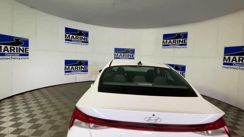 Used 2024 Hyundai Elantra Blue FWD image 9