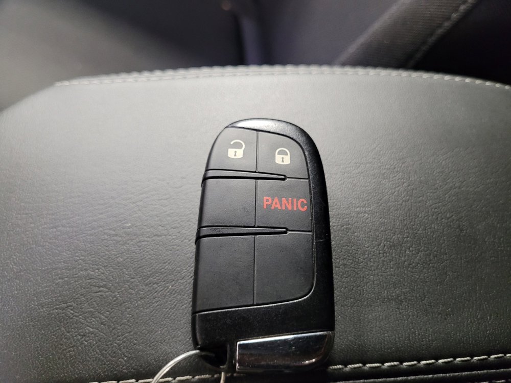 Used 2023 Jeep Renegade Latitude AWD/4WD image 32