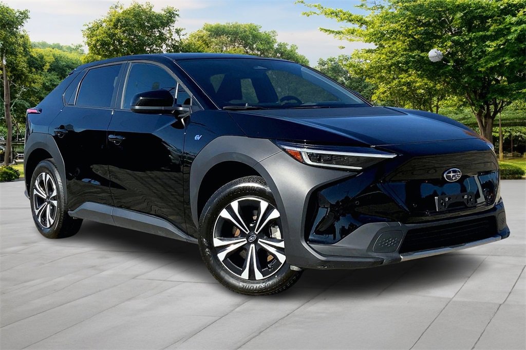 Used 2023 Subaru Solterra Premium image 3