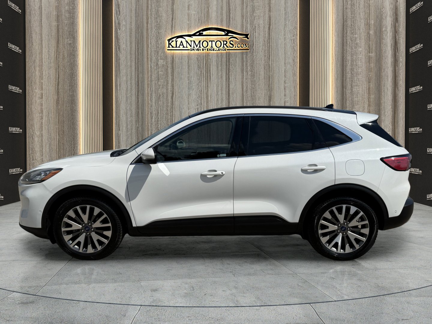 Used 2020 Ford Escape Titanium image 7