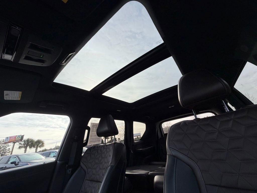 Used 2025 Nissan Armada Platinum image 25