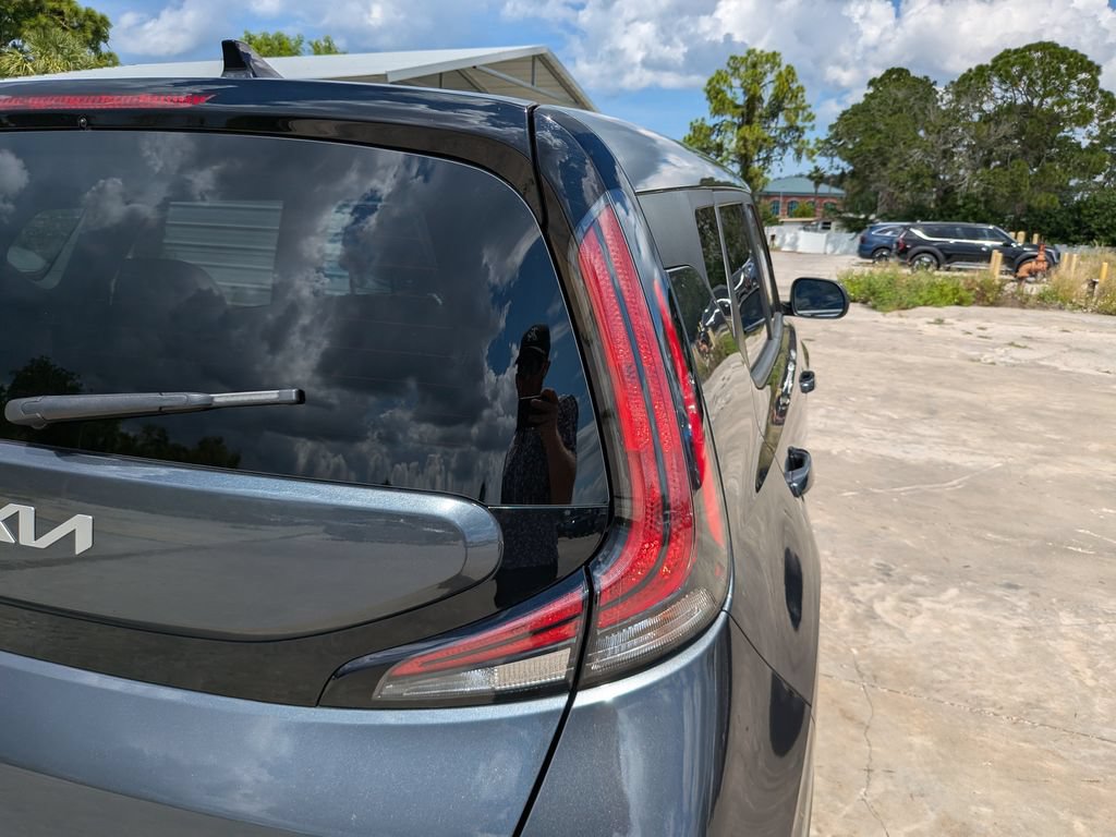 Certified 2025 Kia Soul LX w/ LX Technology Package FWD image 11