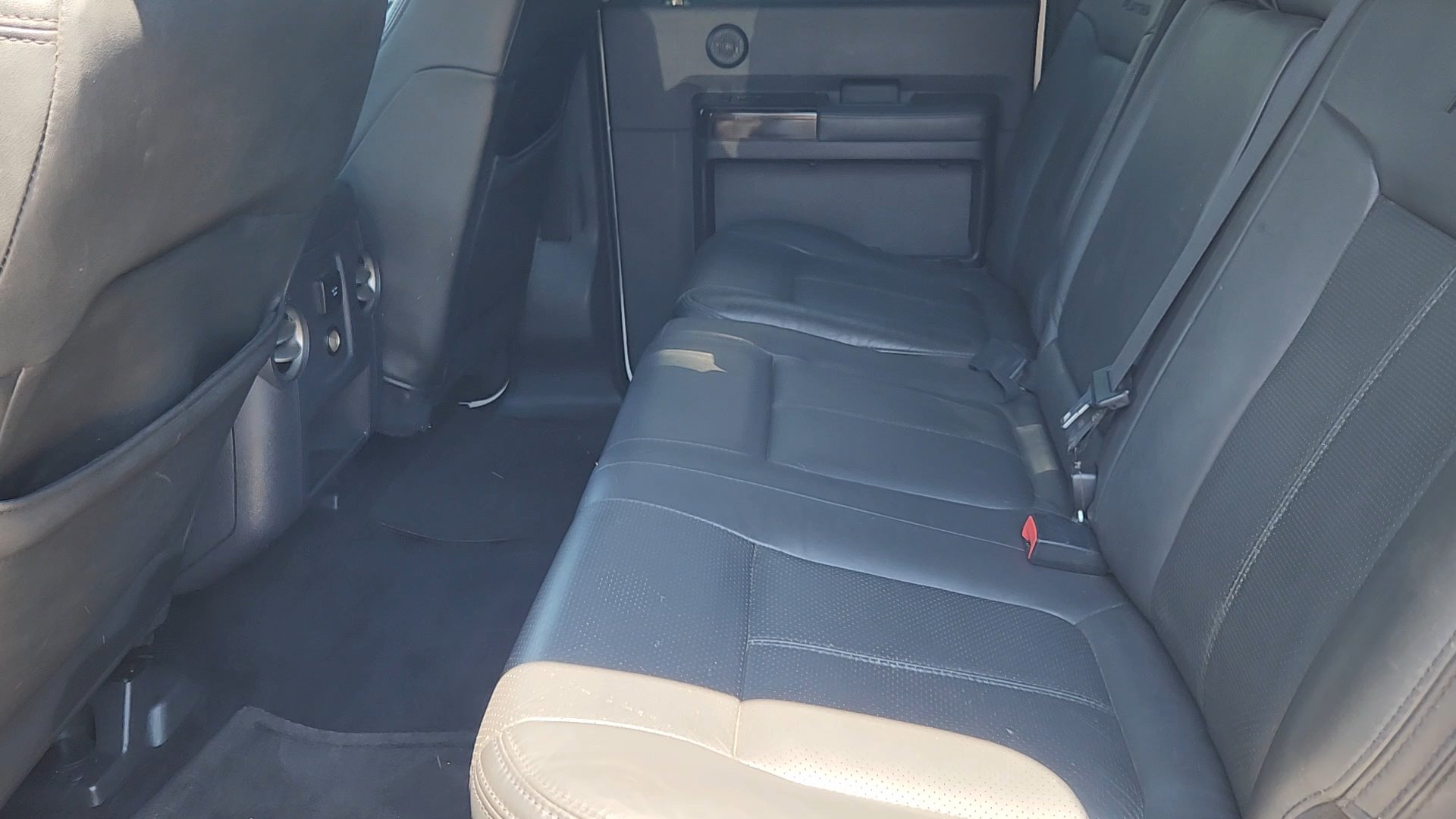 Used 2015 Ford F250 Platinum w/ FX4 Off-Road Package AWD/4WD image 36