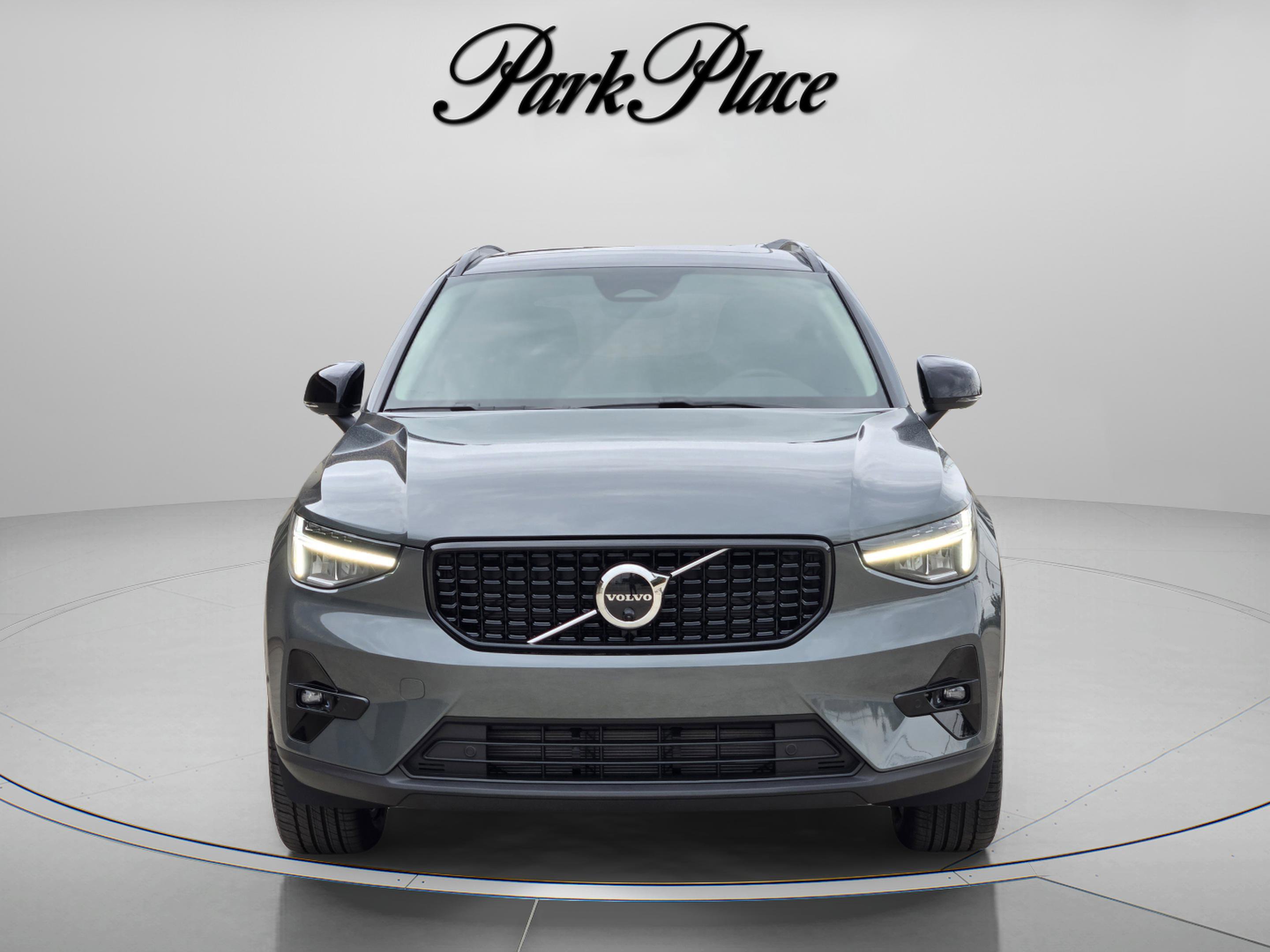 New 2026 Volvo XC40 B4 Plus w/ Protection Package Premier FWD image 9